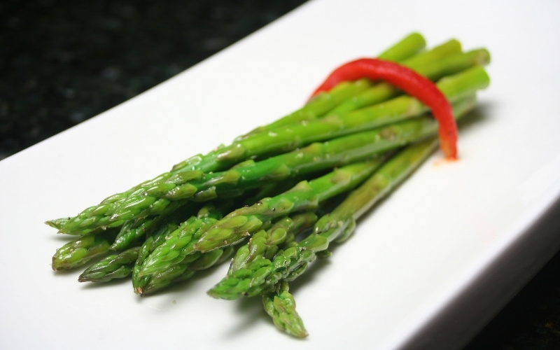 steamed or grilled asparagus